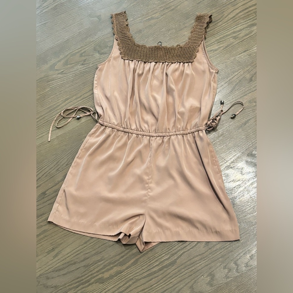 Club Monaco Tan Crochet Romper Women’s size 8